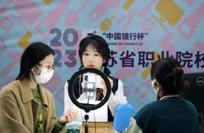 直播電商人才：是“野蠻生長”還是“學院派”培養(yǎng)