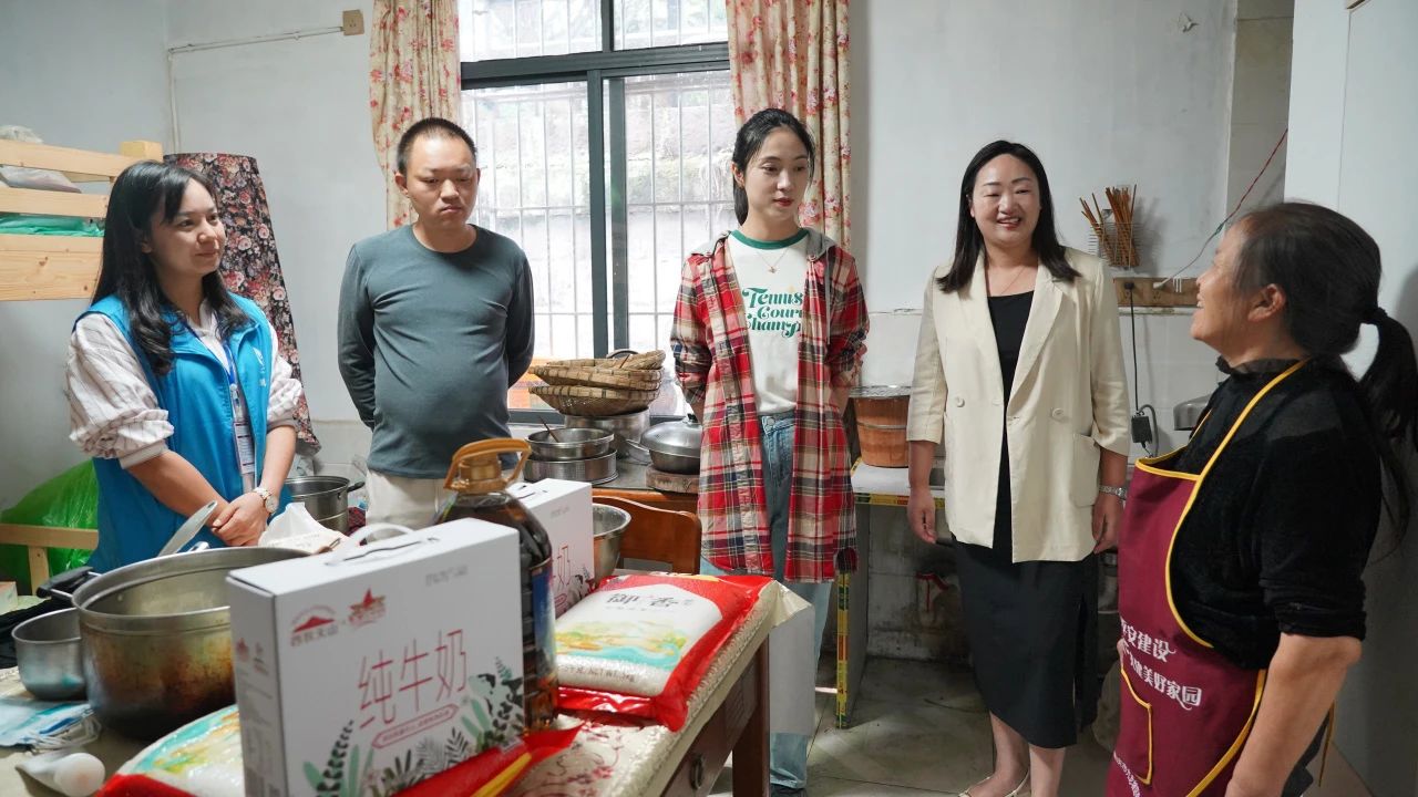 巾幗暖人心 真情送溫暖 | 余上鷗婦聯(lián)走訪慰問困難家庭