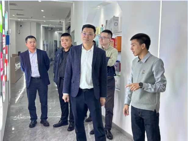 同心創(chuàng)變 共贏未來 | 高新區(qū)城市運(yùn)營集團(tuán)一行至余上鷗參觀交流