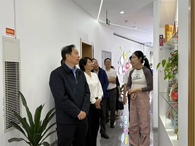 走訪傳暖意·攜手促發(fā)展 | 廣西賀州工商聯(lián)一行走訪余上鷗集團(tuán)