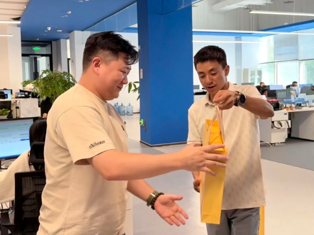 月滿中秋·“余”你相伴 | 余上鷗集團(tuán)為全體員工發(fā)放中秋福利